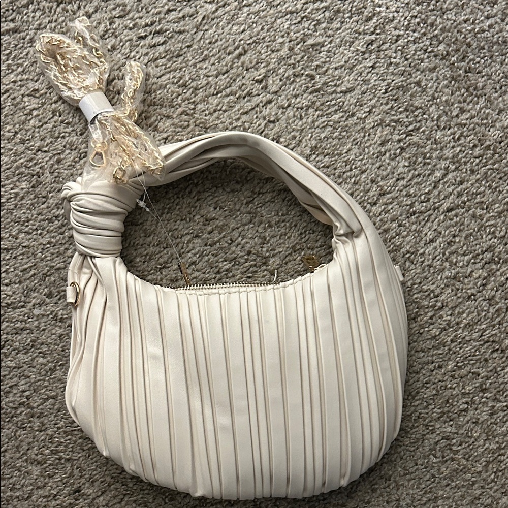 Urban Expressions Elegant Cream Pleated Women's Bag - Picture 2 of 3